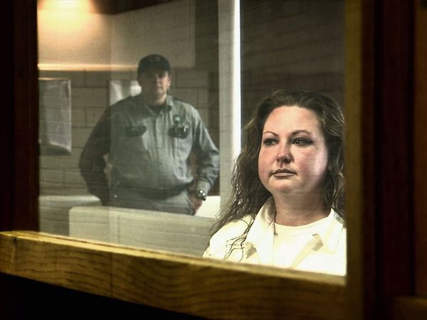 Women Behind Bars - Jessica and Shannon