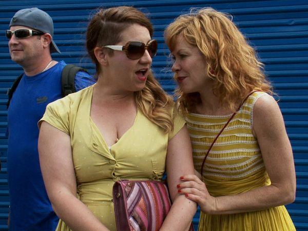 Storage Wars: New York - Bidding In The Rain