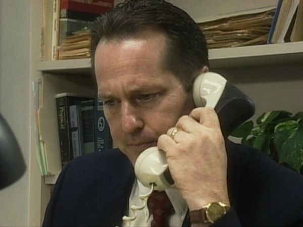 Unsolved Mysteries with Robert Stack - Episode: 13