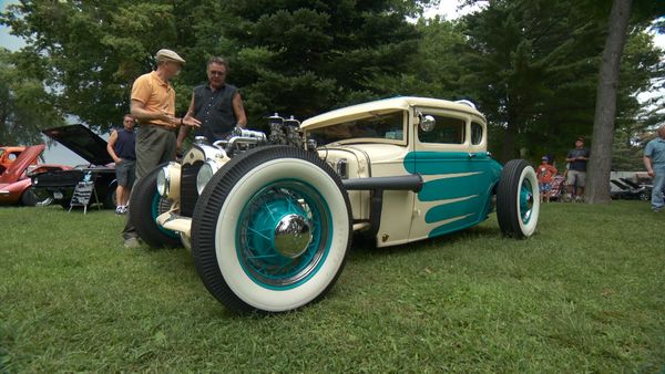 My Classic Car - Olcott Beach Car Show Modular Garage Flooring (RaceDeck)