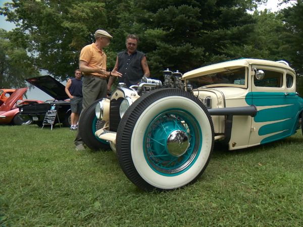 My Classic Car - Olcott Beach Car Show Modular Garage Flooring (RaceDeck)