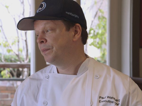Wahlburgers - Hollywood and Dine