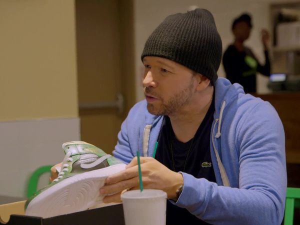 Wahlburgers - Do the Hustle
