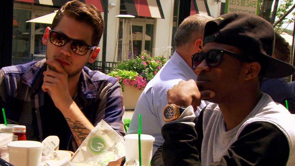 Wahlburgers - Guarding Alma