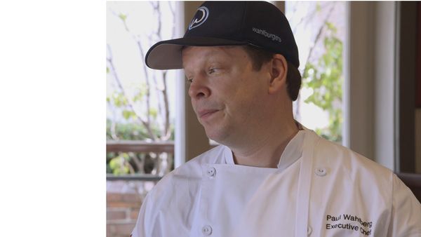 Wahlburgers - Hollywood and Dine