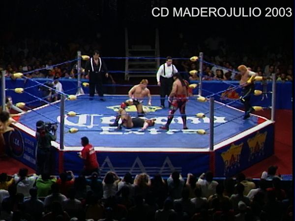 Lucha libre AAA - MADERO