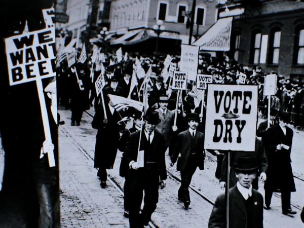 Crimes That Made History - Crimes That Made History