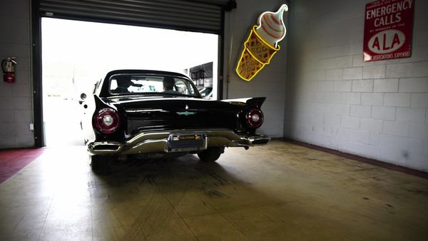 Car Hunters - Style for Miles
