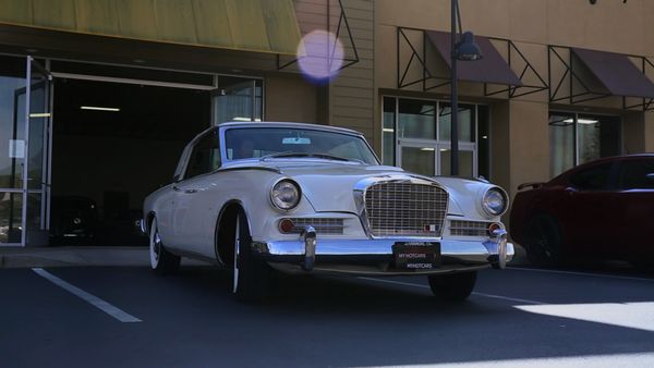 Car Hunters - Couple's Cruiser
