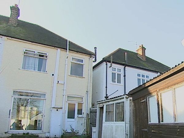 Homes Under The Hammer - Episode 3