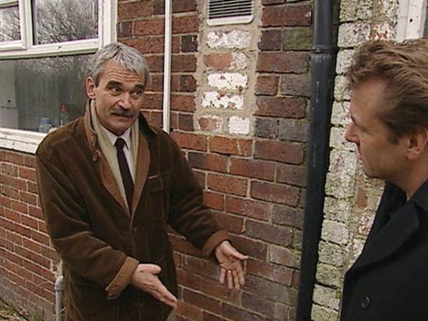 Homes Under The Hammer - Episode 24