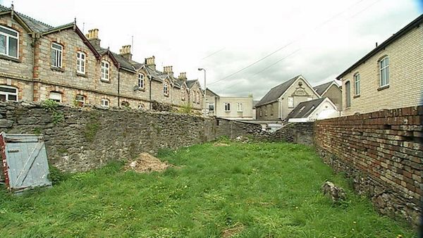 Homes Under The Hammer - Episode 14