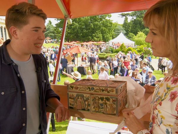 Antiques Roadshow UK - Caversham 2