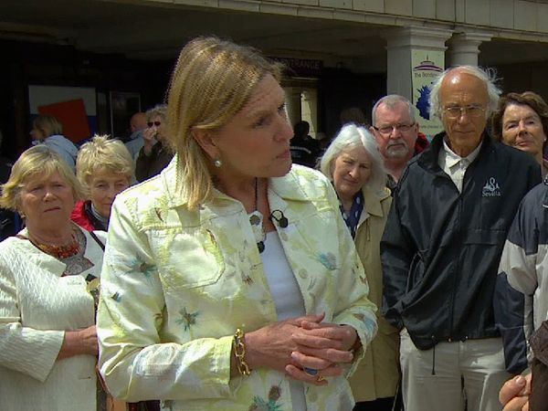 Antiques Roadshow UK - Eastbourne Bandstand 1