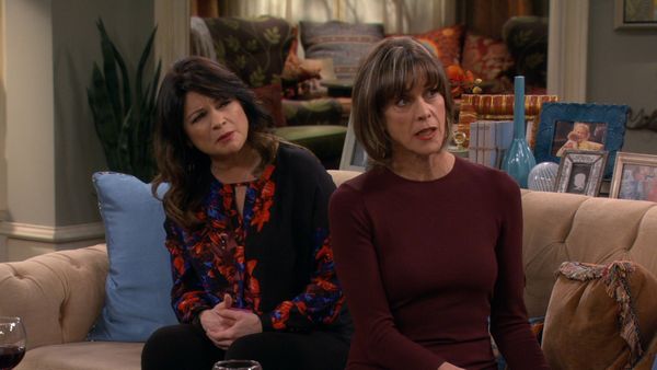 Hot in Cleveland - Hot Damn!