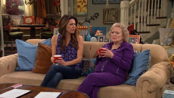 Hot in Cleveland - Family Affair