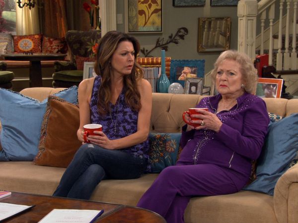 Hot in Cleveland - Family Affair