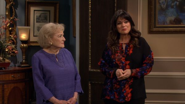 Hot in Cleveland - Scandalous
