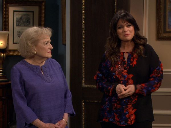 Hot in Cleveland - Scandalous