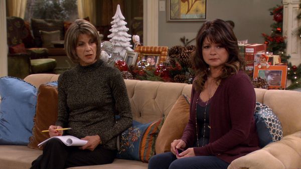 Hot in Cleveland - Cold In Cleveland: The Christmas Episode