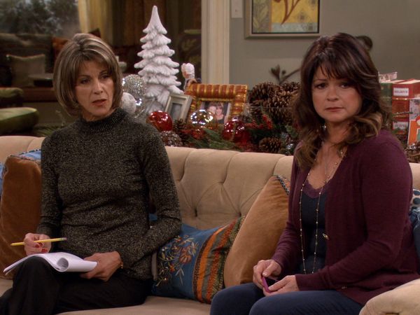 Hot in Cleveland - Cold In Cleveland: The Christmas Episode