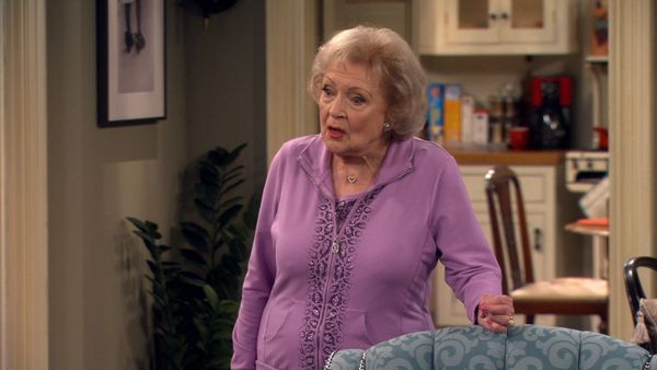 Hot in Cleveland - Naked and Afraid
