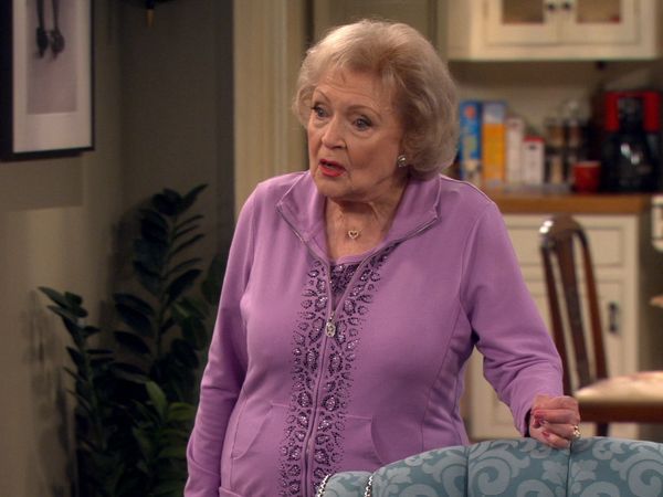 Hot in Cleveland - Naked and Afraid