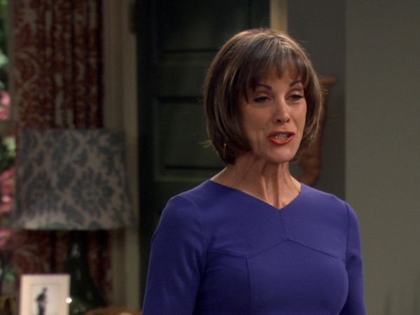 Hot in Cleveland - Strange Bedfellows