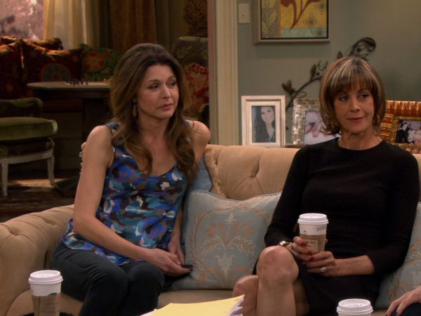 Hot in Cleveland - Playmates