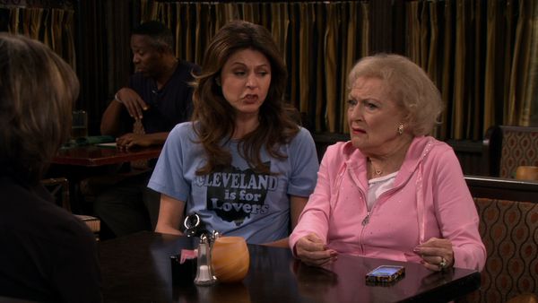 Hot in Cleveland - Undercover Lovers