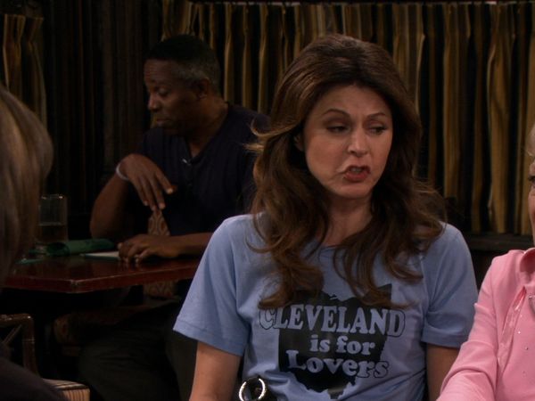 Hot in Cleveland - Undercover Lovers