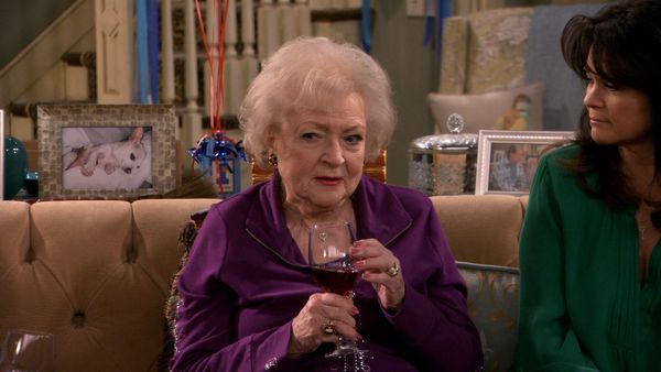 Hot in Cleveland - No Glove, No Love