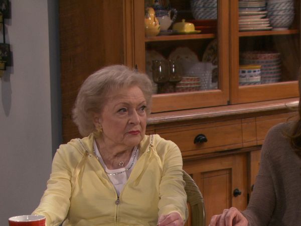 Hot in Cleveland - Canoga Falls