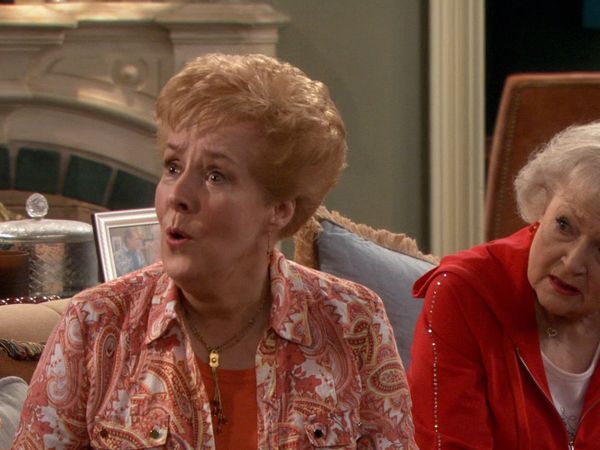 Hot in Cleveland - Corpse Bride