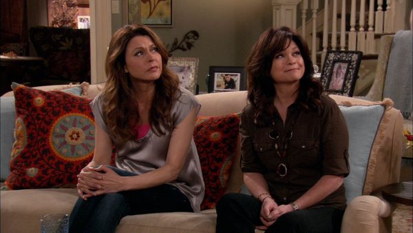 Hot in Cleveland - What's Behind the Door?