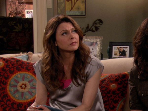 Hot in Cleveland - What's Behind the Door?