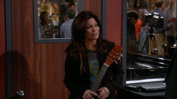 Hot in Cleveland - I'm With The Band