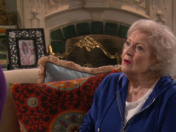 Hot in Cleveland - Hot & Heavy
