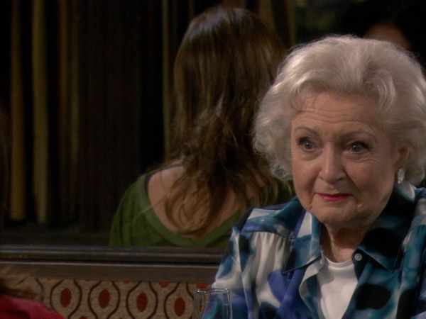 Hot in Cleveland - Love Is Blind