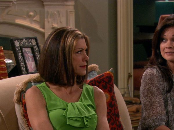 Hot in Cleveland - Everything Goes Better With Vampires