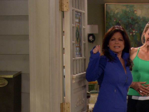 Hot in Cleveland - Happy Fat