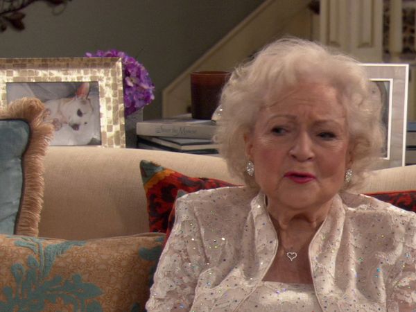 Hot in Cleveland - Elka's Choice