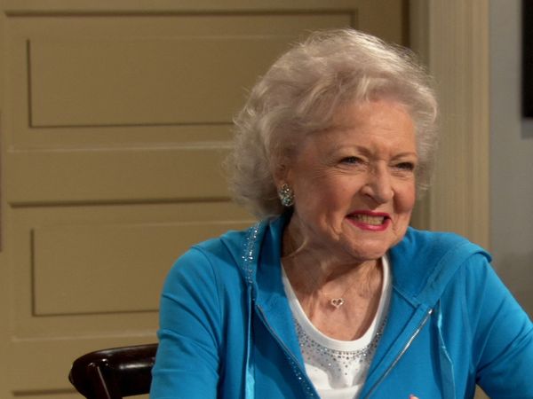 Hot in Cleveland - Indecent Proposals
