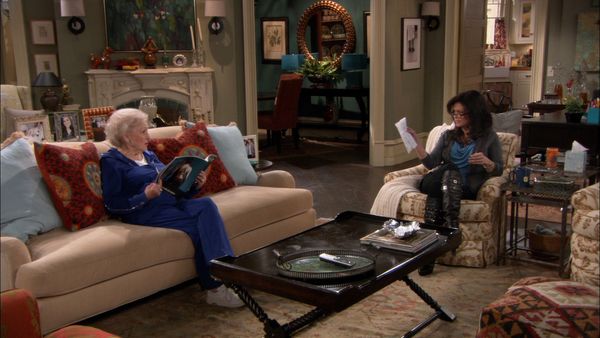 Hot in Cleveland - Love Thy Neighbor