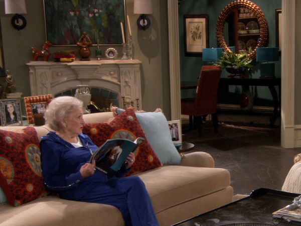 Hot in Cleveland - Love Thy Neighbor