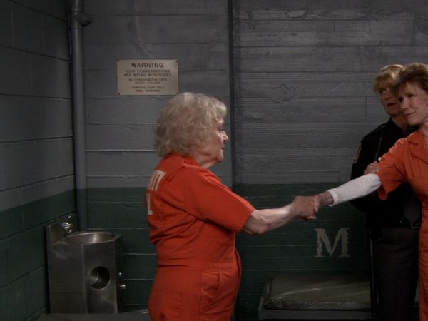 Hot in Cleveland - Free Elka