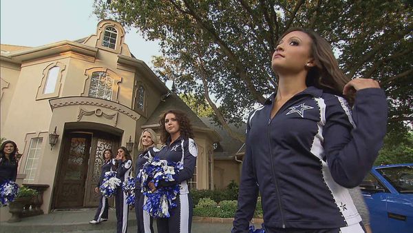 Dallas Cowboys Cheerleaders: Making the Team - Hit The Field