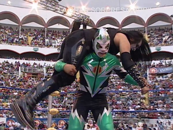 Lucha libre AAA - LA GRAN SORPRESA