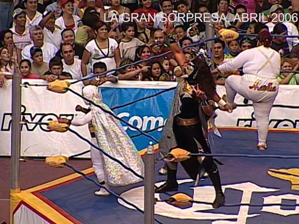 Lucha libre AAA - LA GRAN SORPRESA