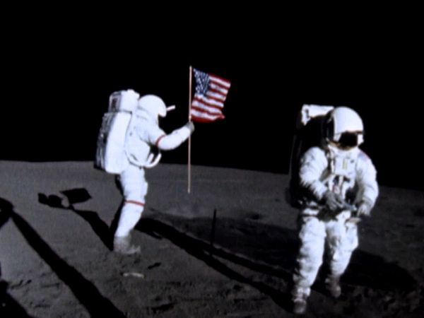 Xploration Outer Space - Journey to the Moon